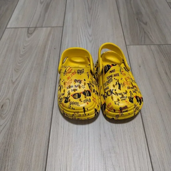 Unisex Cool slip-on clogs sizes 2yrs to 8yrs, waterproof colorful and cute - Picture 5 of 13